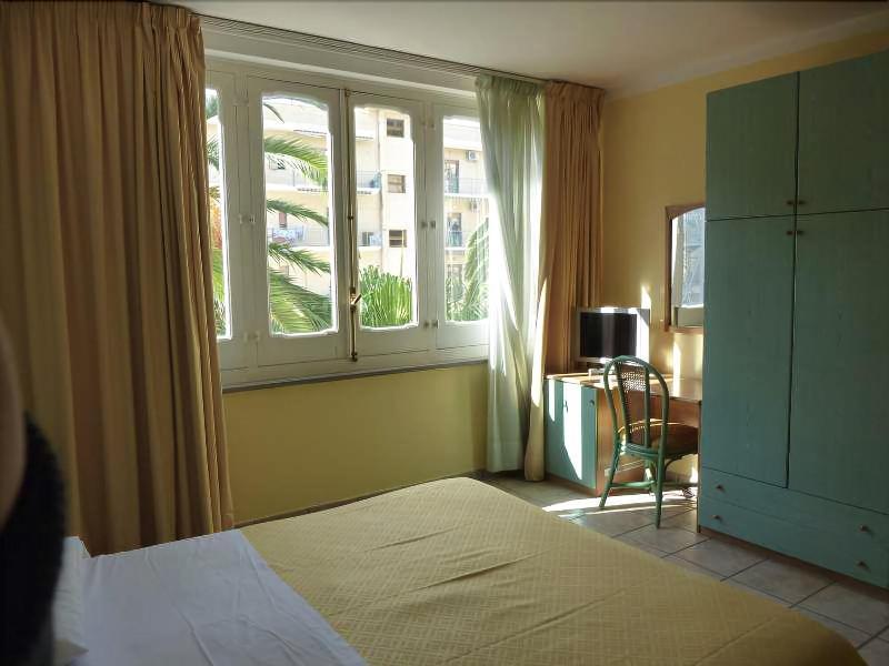 Mediterraneo Palace Hotel Amantea Exterior photo