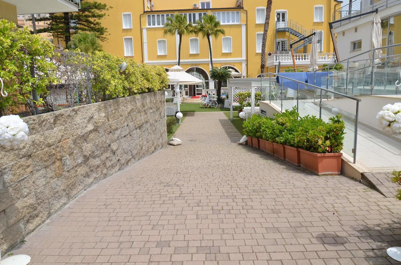 Mediterraneo Palace Hotel Amantea Exterior photo