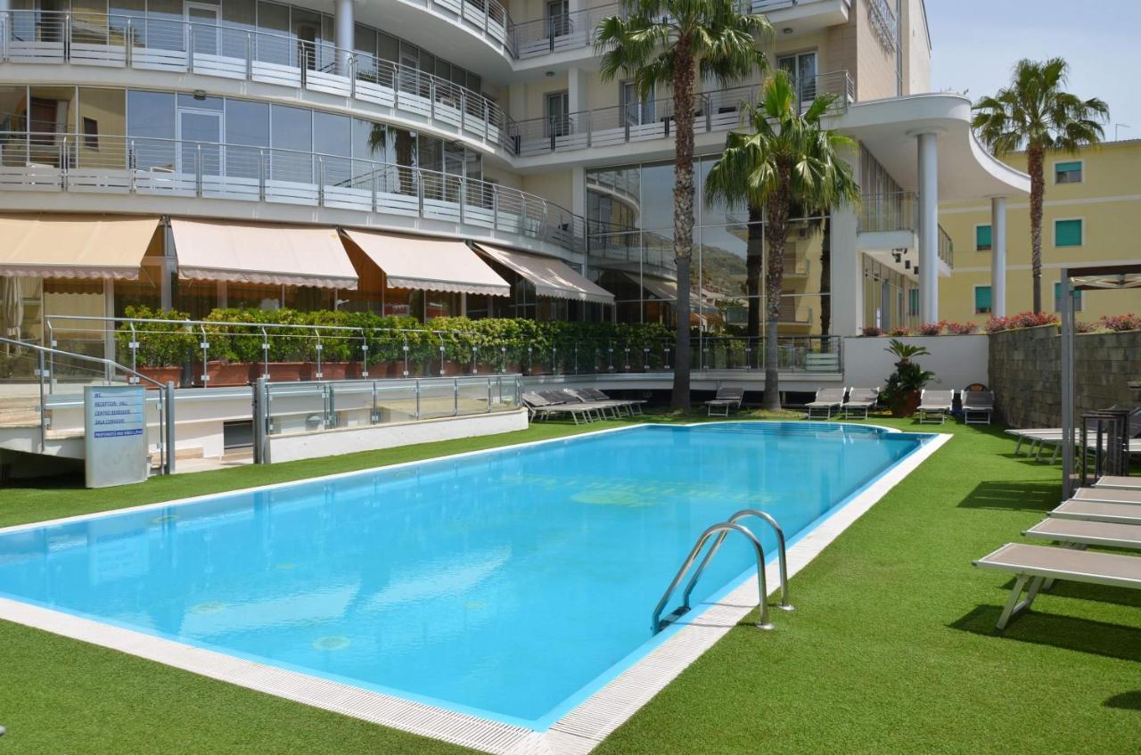 Mediterraneo Palace Hotel Amantea Exterior photo
